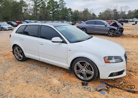 2011 Audi A3 Premium z USA, uszkodzony, nr VIN WAUBJAFM8BA138384